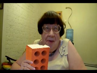novodvorskaya eats a brick